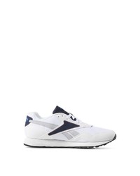 weiße und dunkelblaue Sportschuhe von Reebok Classic