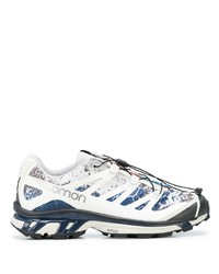 weiße und dunkelblaue Sportschuhe von Salomon S/Lab