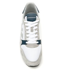 weiße und dunkelblaue Sportschuhe von Emporio Armani