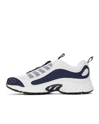 weiße und dunkelblaue Sportschuhe von Reebok Classics