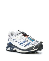 weiße und dunkelblaue Sportschuhe von Salomon S/Lab