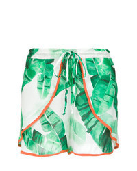 weiße und grüne bedruckte Shorts