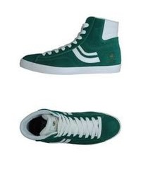 weiße und grüne hohe Sneakers