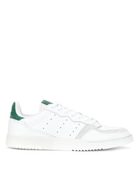 weiße und grüne Leder niedrige Sneakers von adidas