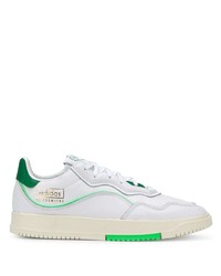 weiße und grüne Leder niedrige Sneakers von adidas