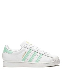 weiße und grüne Leder niedrige Sneakers von adidas