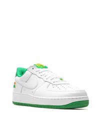 weiße und grüne Leder niedrige Sneakers von Nike