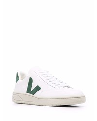 weiße und grüne Leder niedrige Sneakers von Veja