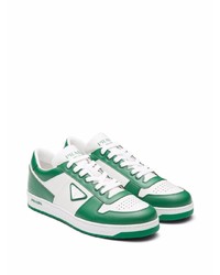weiße und grüne Leder niedrige Sneakers von Prada