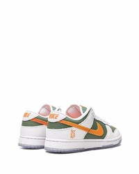 weiße und grüne Leder niedrige Sneakers von Nike