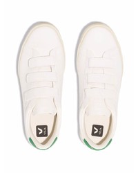 weiße und grüne Leder niedrige Sneakers von Veja