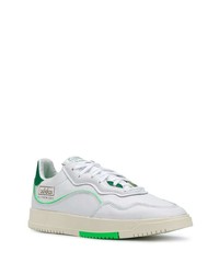 weiße und grüne Leder niedrige Sneakers von adidas