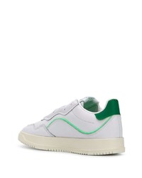 weiße und grüne Leder niedrige Sneakers von adidas