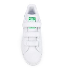 weiße und grüne Leder niedrige Sneakers von adidas