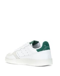 weiße und grüne Leder niedrige Sneakers von adidas