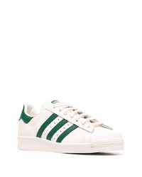 weiße und grüne Leder niedrige Sneakers von adidas