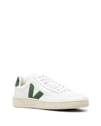 weiße und grüne Leder niedrige Sneakers von Veja