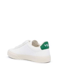 weiße und grüne Leder niedrige Sneakers von Veja