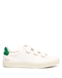 weiße und grüne Leder niedrige Sneakers von Veja