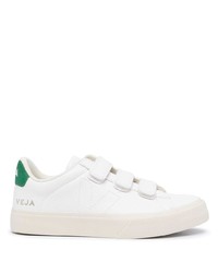 weiße und grüne Leder niedrige Sneakers von Veja