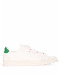 weiße und grüne Leder niedrige Sneakers von Veja