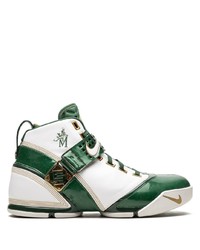 weiße und grüne Leder Sportschuhe von Nike