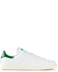 weiße und grüne niedrige Sneakers von adidas