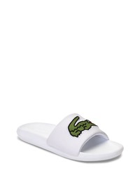 weiße und grüne Sandalen