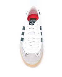 weiße und grüne Segeltuch niedrige Sneakers von adidas