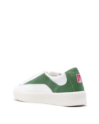 weiße und grüne Segeltuch niedrige Sneakers von BY FA