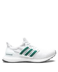 weiße und grüne Sportschuhe von adidas