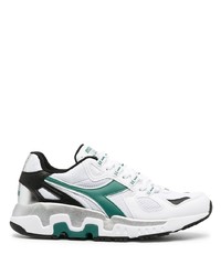 weiße und grüne Sportschuhe von Diadora