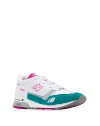 weiße und grüne Sportschuhe von New Balance