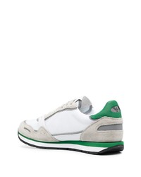 weiße und grüne Sportschuhe von Emporio Armani