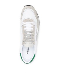 weiße und grüne Sportschuhe von Emporio Armani