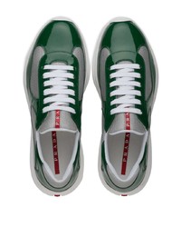 weiße und grüne Sportschuhe von Prada