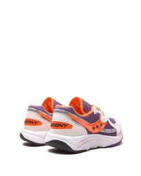 weiße und lila Sportschuhe von Saucony