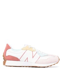 weiße und rosa Sportschuhe von New Balance