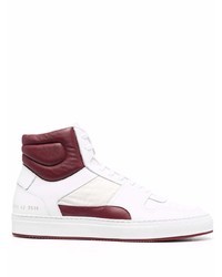 weiße und rote hohe Sneakers aus Leder von Common Projects