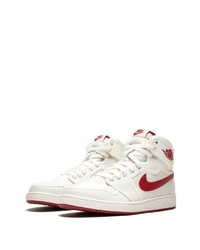 weiße und rote hohe Sneakers aus Segeltuch von Jordan