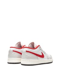 weiße und rote Leder niedrige Sneakers von Jordan