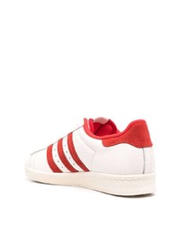 weiße und rote Leder niedrige Sneakers von adidas