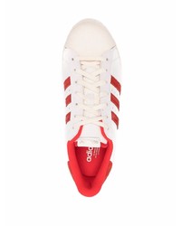 weiße und rote Leder niedrige Sneakers von adidas