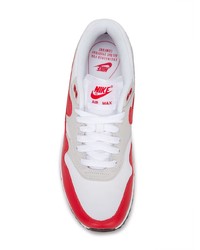 weiße und rote niedrige Sneakers von Nike