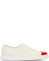 weiße und rote niedrige Sneakers von Charlotte Olympia