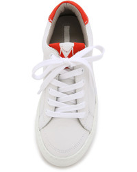 weiße und rote niedrige Sneakers von Modern Vintage