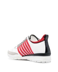 weiße und rote Sportschuhe von DSQUARED2