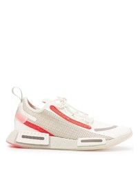 weiße und rote Sportschuhe von adidas
