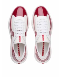 weiße und rote Sportschuhe von Prada