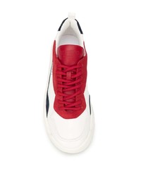 weiße und rote Sportschuhe von Valentino